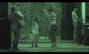 Bekijk video over de dans van Tambú